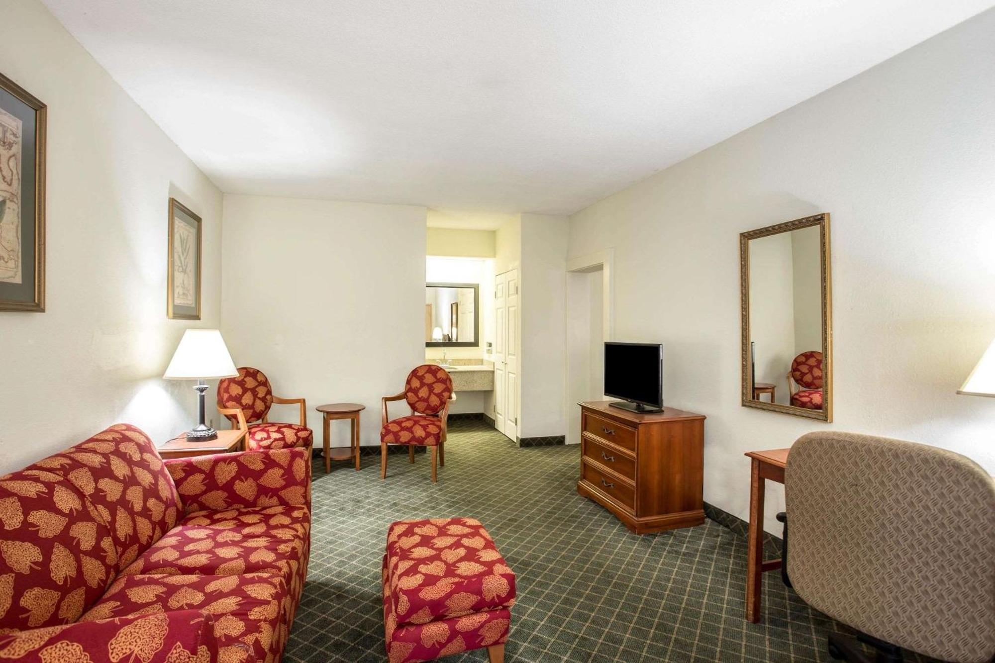Clarion Inn & Suites Aiken South Zewnętrze zdjęcie