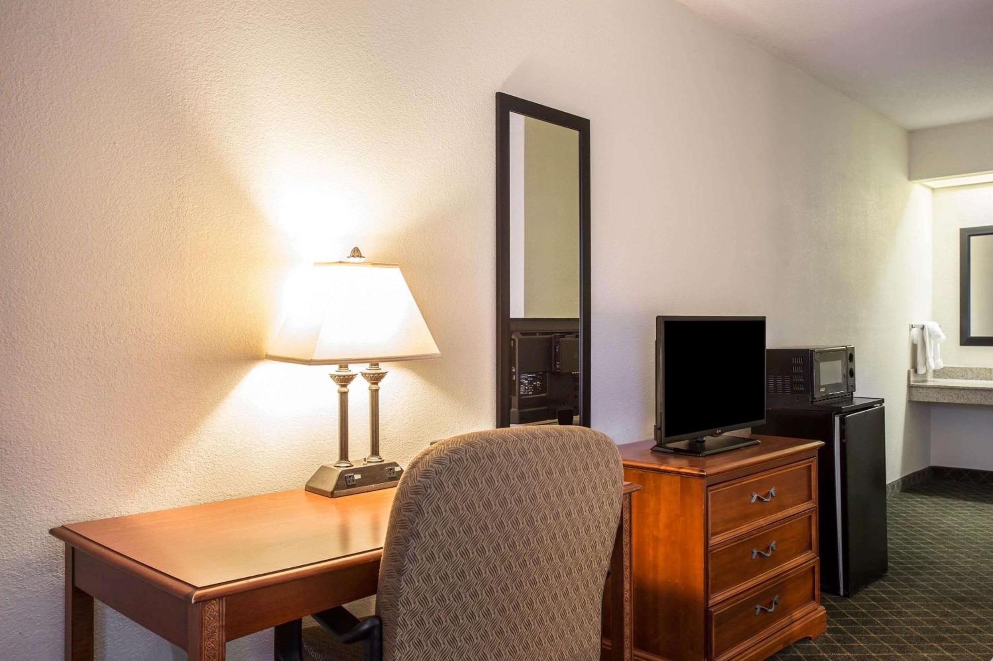 Clarion Inn & Suites Aiken South Zewnętrze zdjęcie