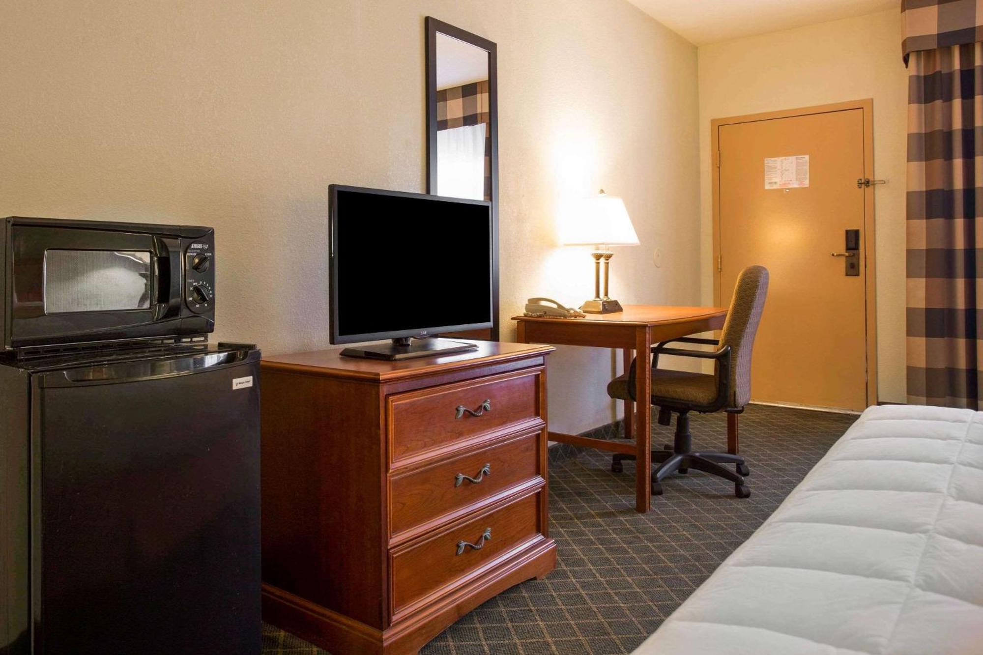 Clarion Inn & Suites Aiken South Zewnętrze zdjęcie